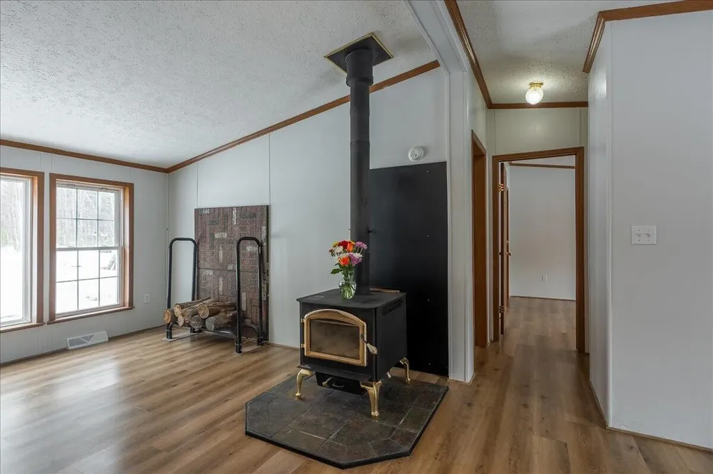 276 Violet Lane Waldoboro ME 04572