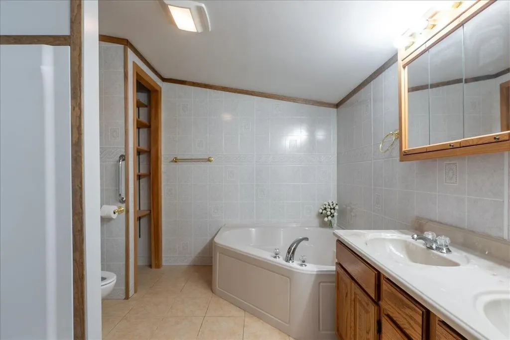 276 Violet Lane Waldoboro ME 04572