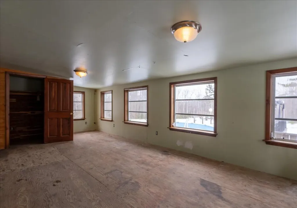 276 Violet Lane Waldoboro ME 04572