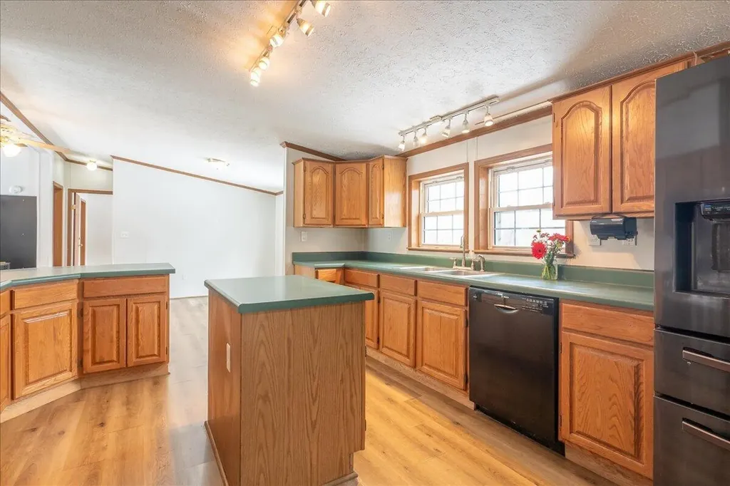 276 Violet Lane Waldoboro ME 04572