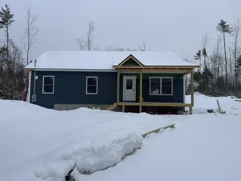 11 Moore's Way Standish ME 04085