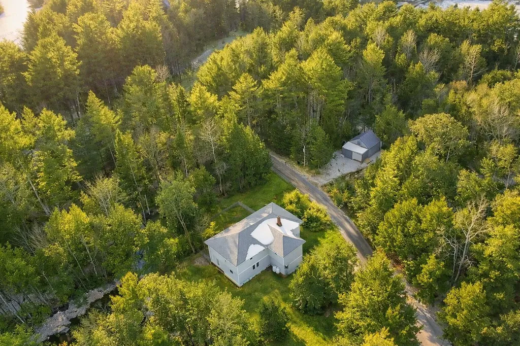 9 Grant Drive Dover-foxcroft ME 04426