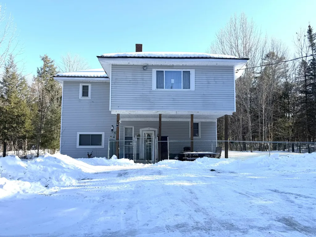 9 Grant Drive Dover-foxcroft ME 04426