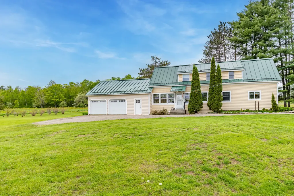 303 Williams Road Bradford ME 04410