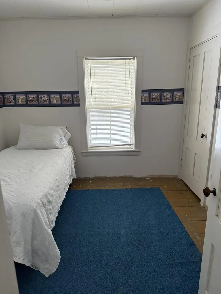 5 Nichol Street Paris ME 04281