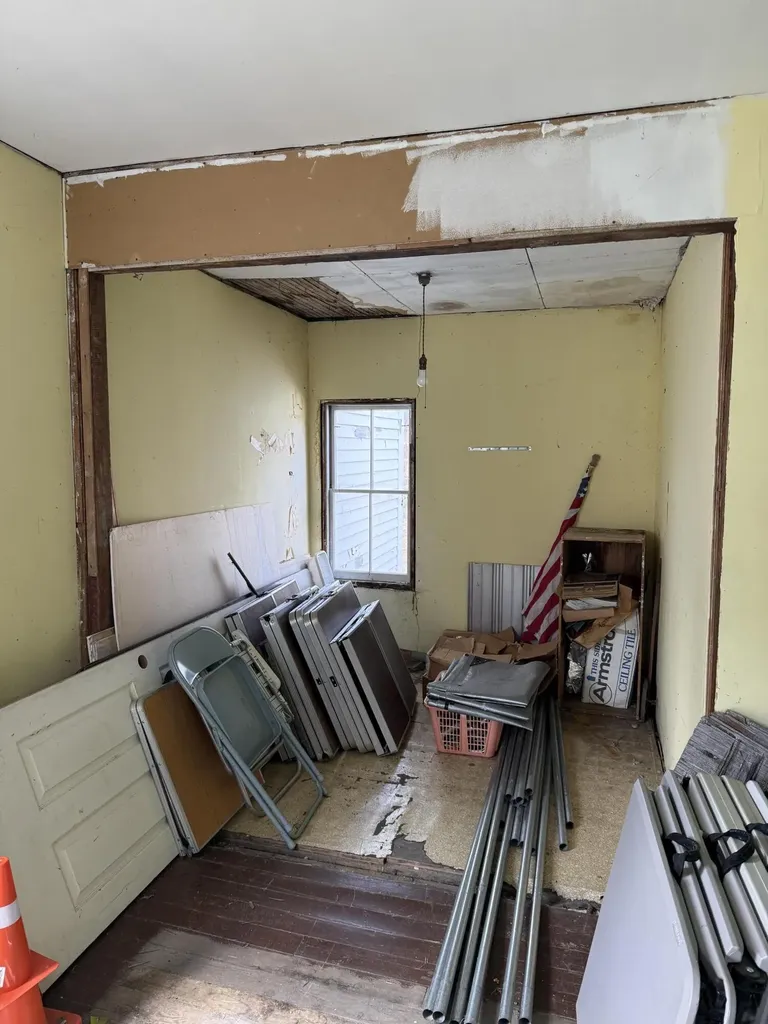 5 Nichol Street Paris ME 04281