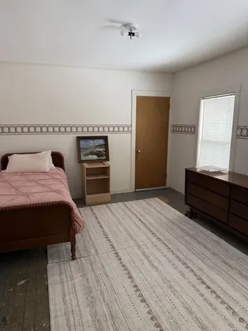 5 Nichol Street Paris ME 04281