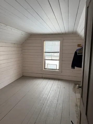 5 Nichol Street Paris ME 04281