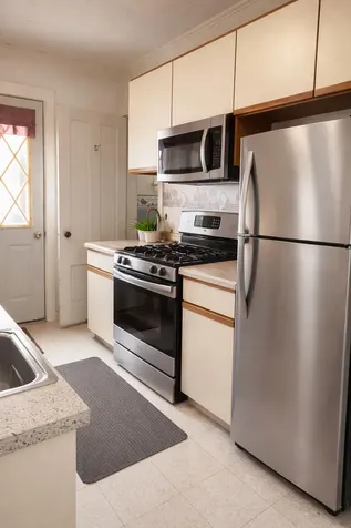 5 Nichol Street Paris ME 04281
