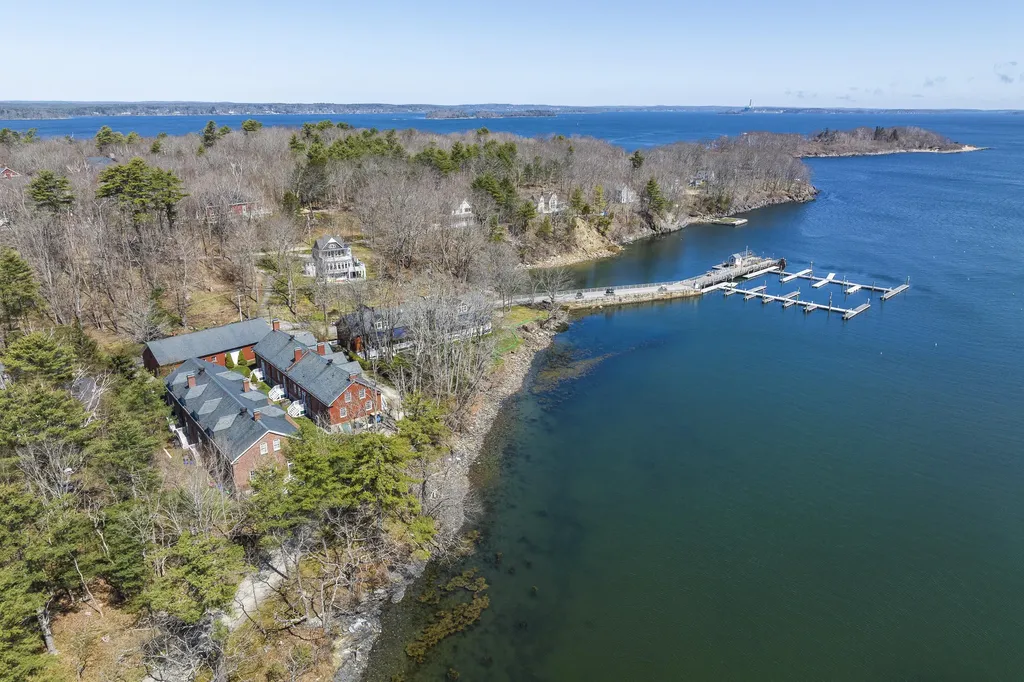 6 Quartermaster Court Portland ME 04109
