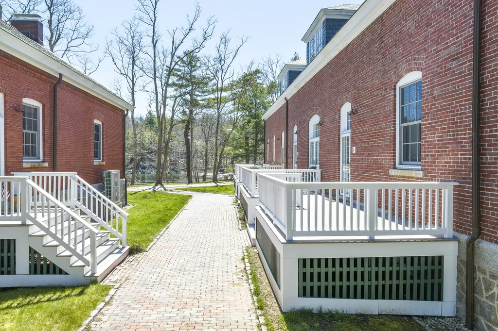 6 Quartermaster Court Portland ME 04109