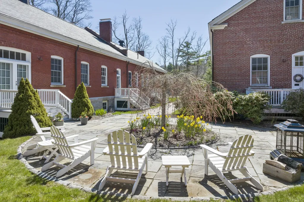6 Quartermaster Court Portland ME 04109