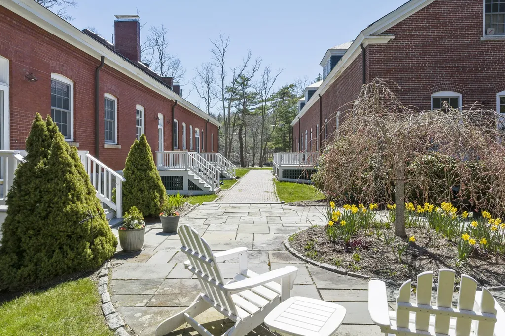 6 Quartermaster Court Portland ME 04109