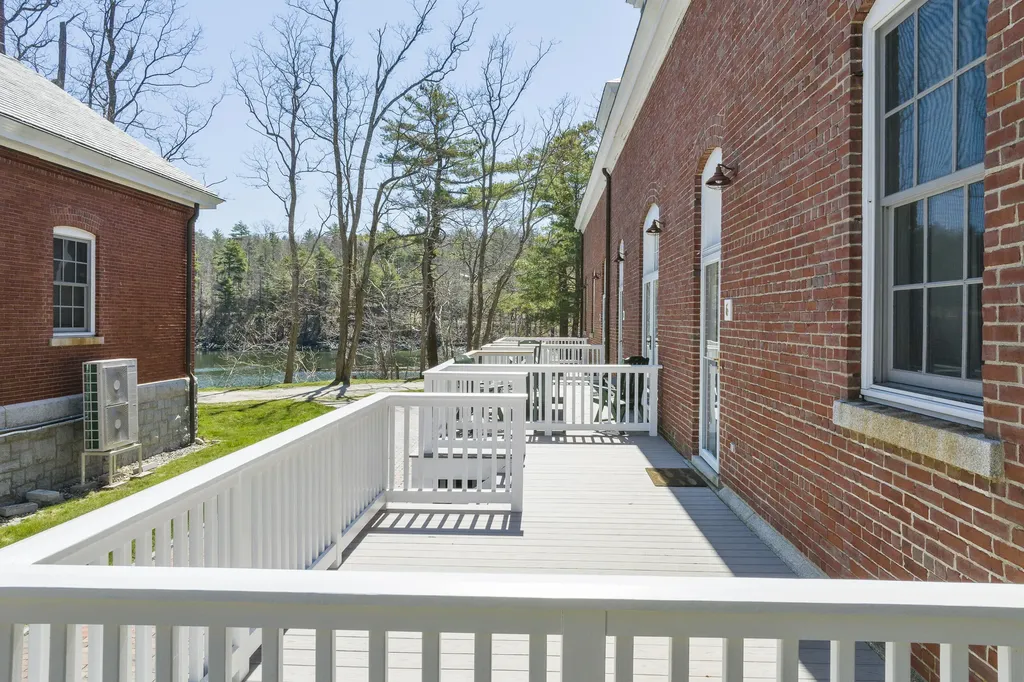 6 Quartermaster Court Portland ME 04109