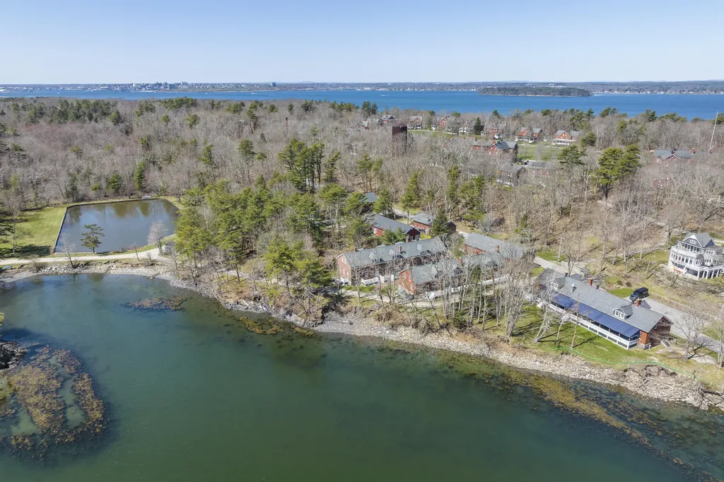 6 Quartermaster Court Portland ME 04109
