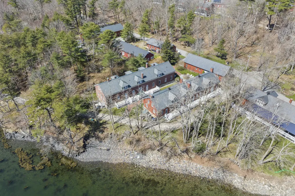 6 Quartermaster Court Portland ME 04109
