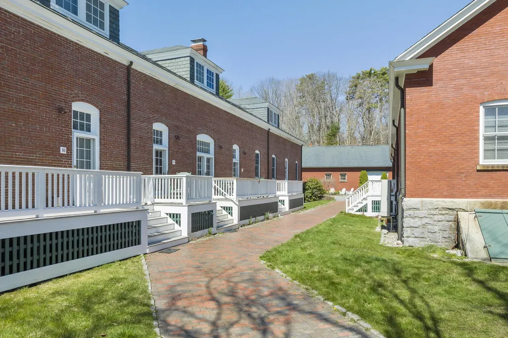 6 Quartermaster Court Portland ME 04109