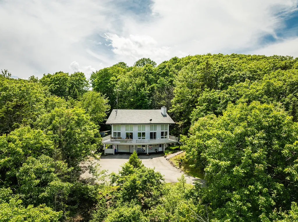 1025 Douglas Drive Northport ME 04849
