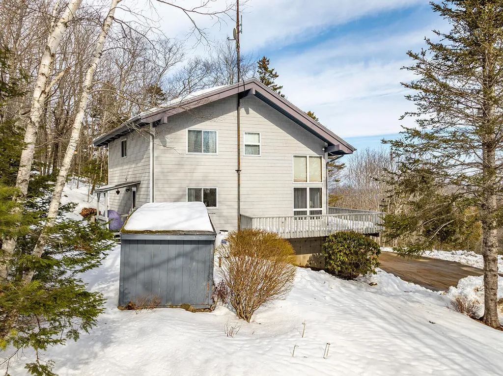 1025 Douglas Drive Northport ME 04849