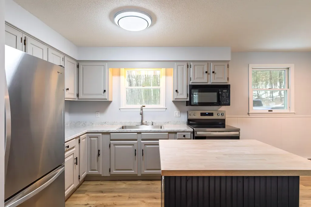 16 Evergreen Estates Road Nobleboro ME 04555