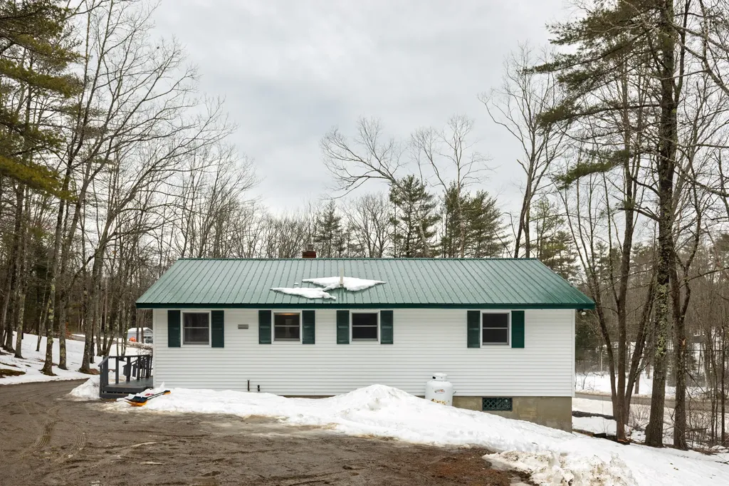 16 Evergreen Estates Road Nobleboro ME 04555