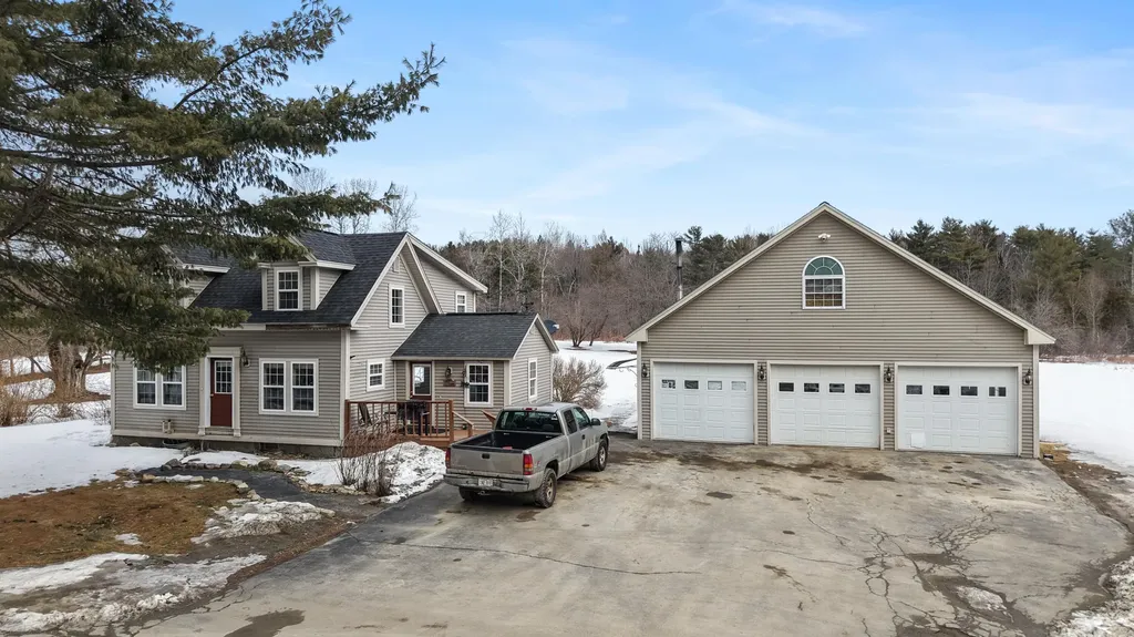 30 Lewis Road Hermon ME 04401