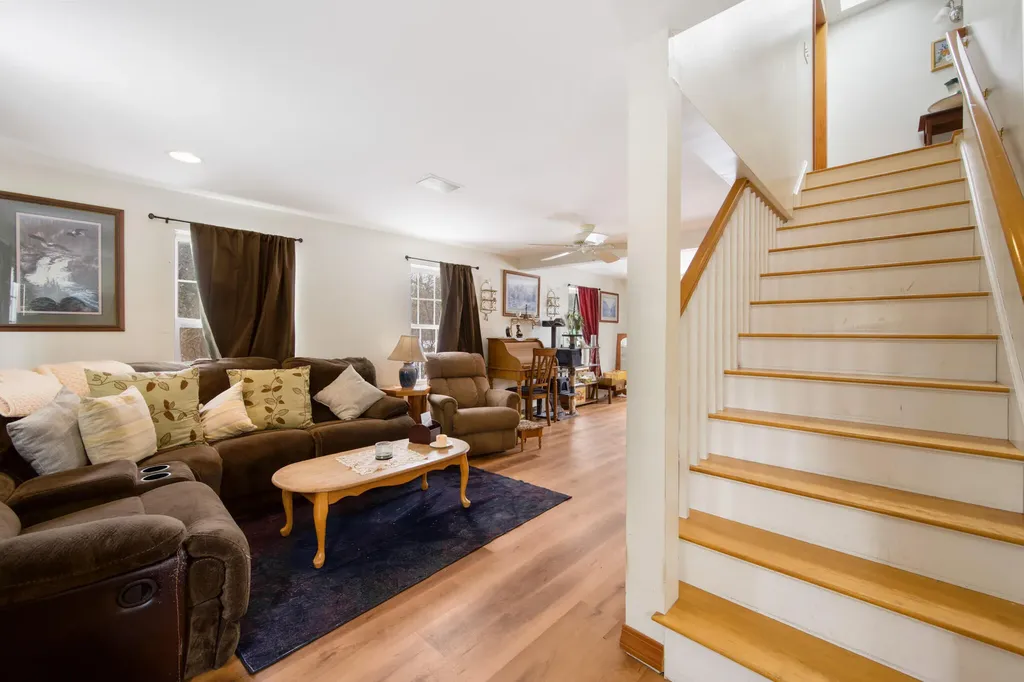 30 Lewis Road Hermon ME 04401