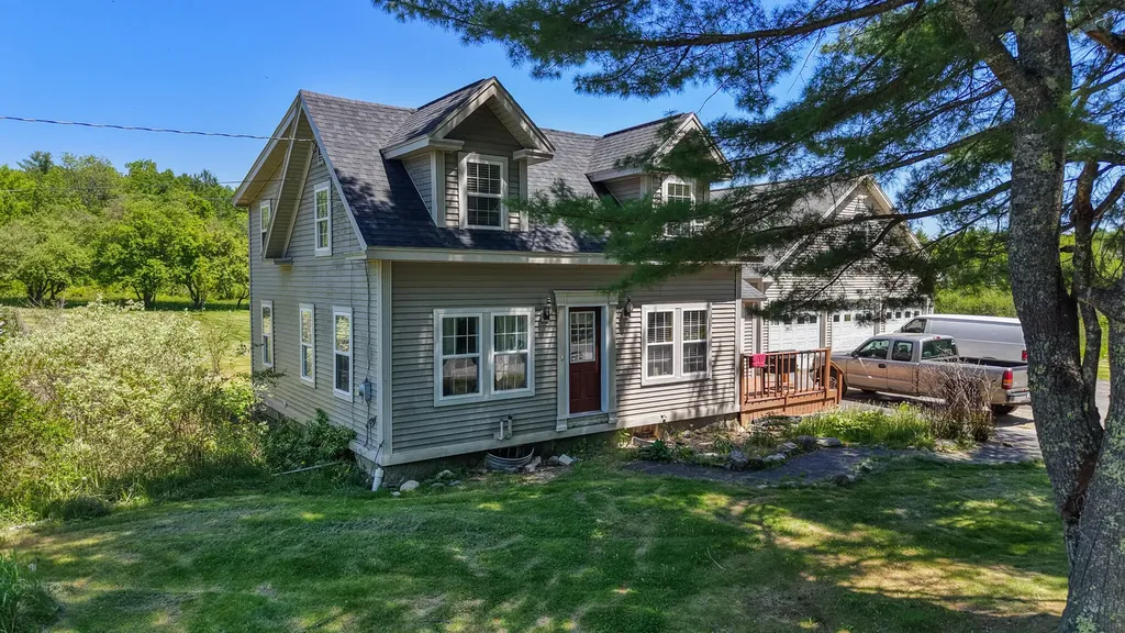 30 Lewis Road Hermon ME 04401