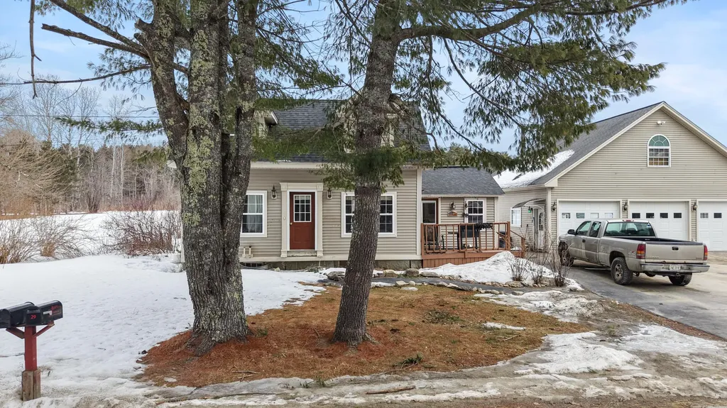 30 Lewis Road Hermon ME 04401