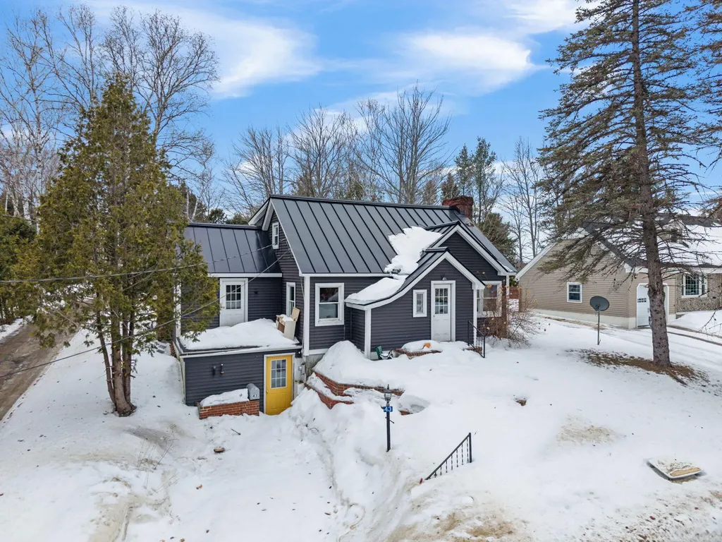 43 Westwood Avenue Millinocket ME 04462