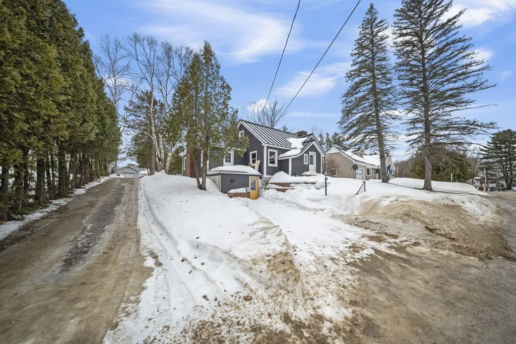43 Westwood Avenue Millinocket ME 04462