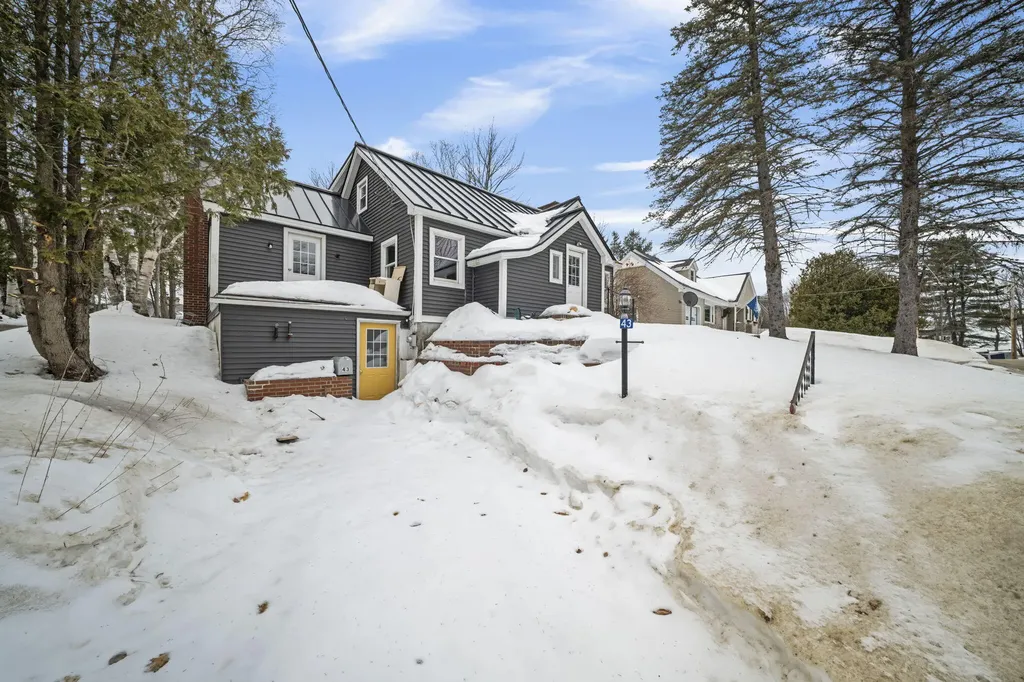 43 Westwood Avenue Millinocket ME 04462
