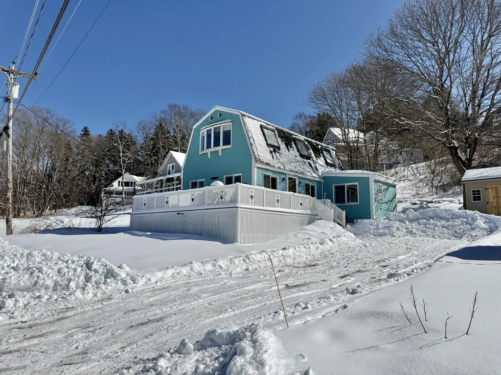 919 Island Avenue Long Island ME 04050