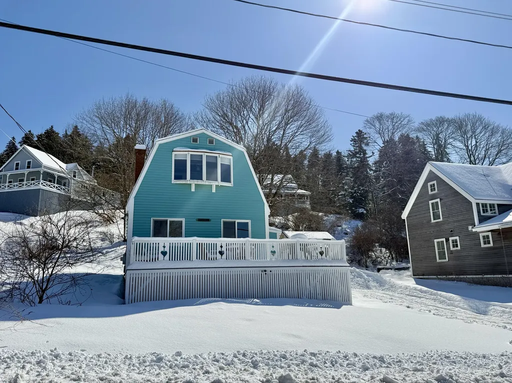 919 Island Avenue Long Island ME 04050