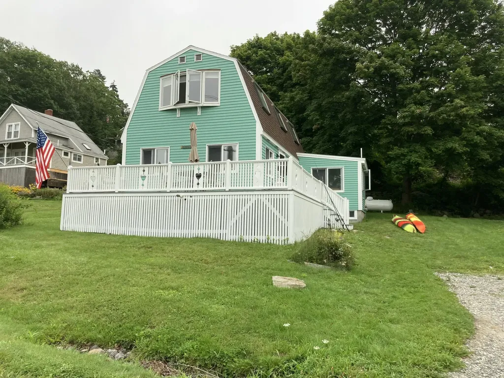 919 Island Avenue Long Island ME 04050