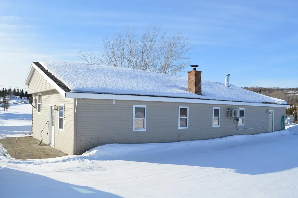 48 Thibeault Road New Canada ME 04743