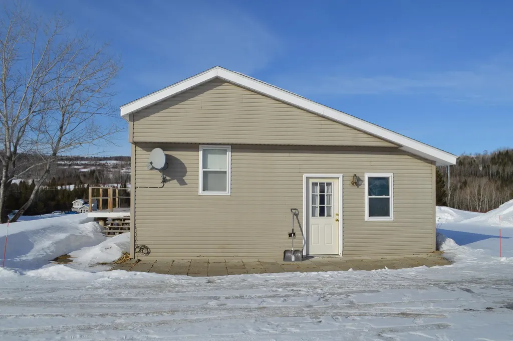 48 Thibeault Road New Canada ME 04743
