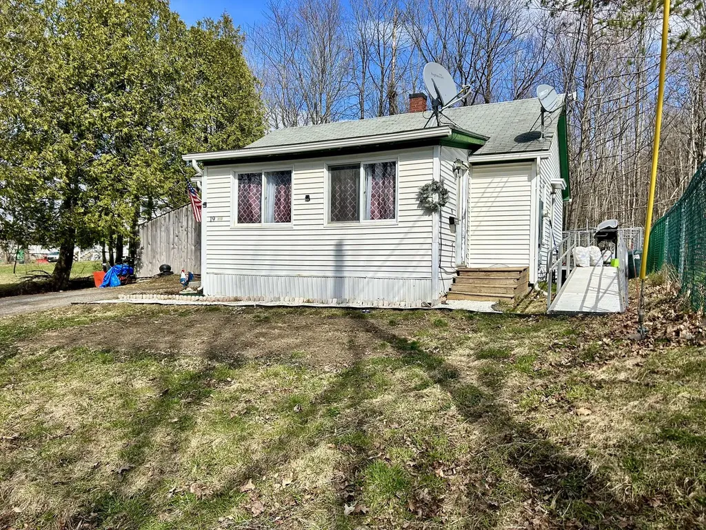 19 Elm Street Dexter ME 04930