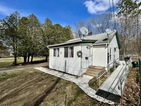 19 Elm Street Dexter ME 04930