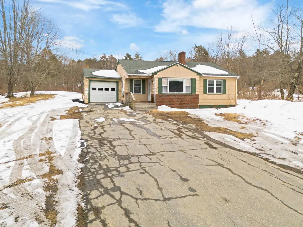 1655 River Road Clinton ME 04927