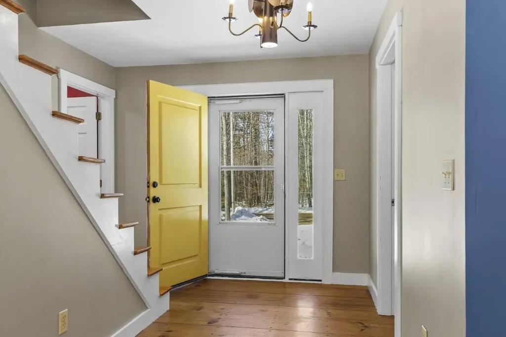 35 Old Farm Road Nobleboro ME 04555