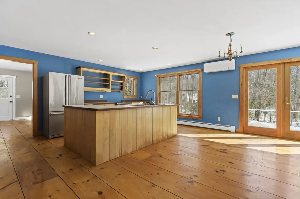35 Old Farm Road Nobleboro ME 04555