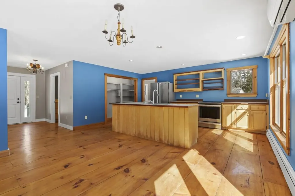 35 Old Farm Road Nobleboro ME 04555