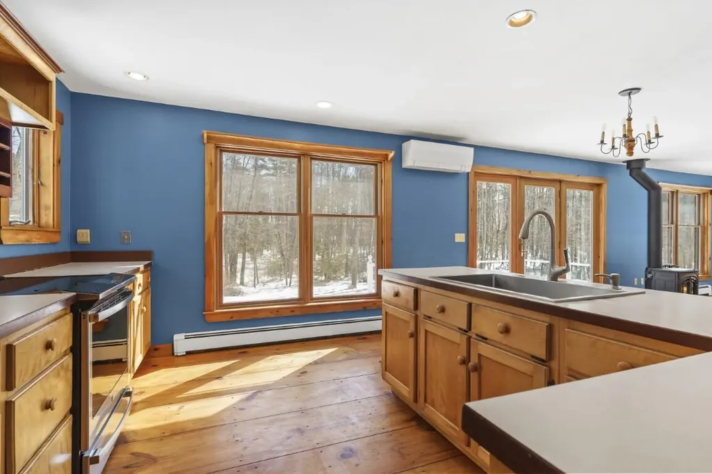35 Old Farm Road Nobleboro ME 04555