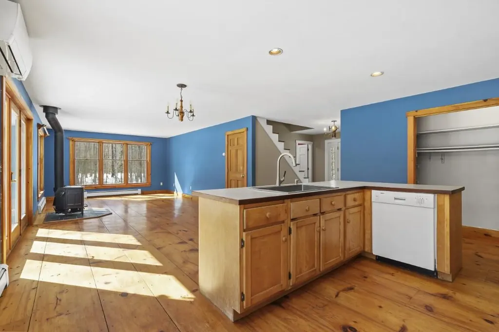 35 Old Farm Road Nobleboro ME 04555