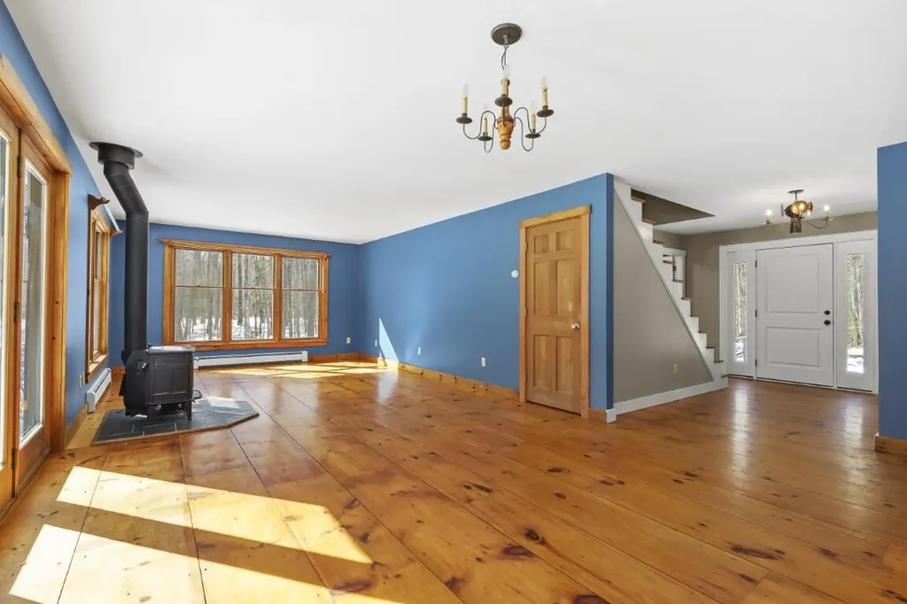 35 Old Farm Road Nobleboro ME 04555