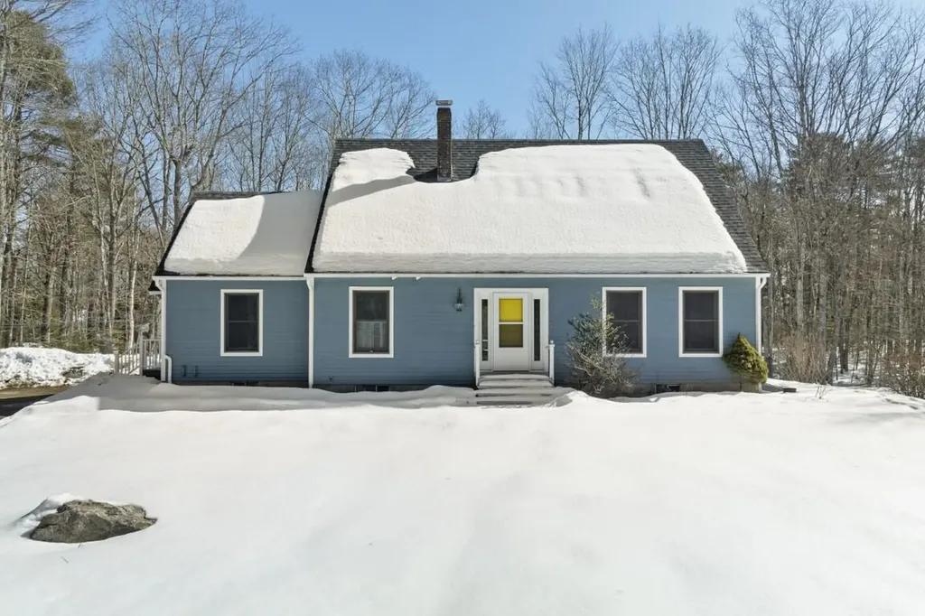 35 Old Farm Road Nobleboro ME 04555