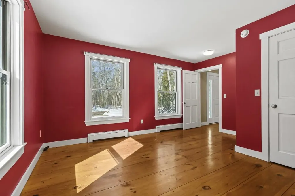 35 Old Farm Road Nobleboro ME 04555