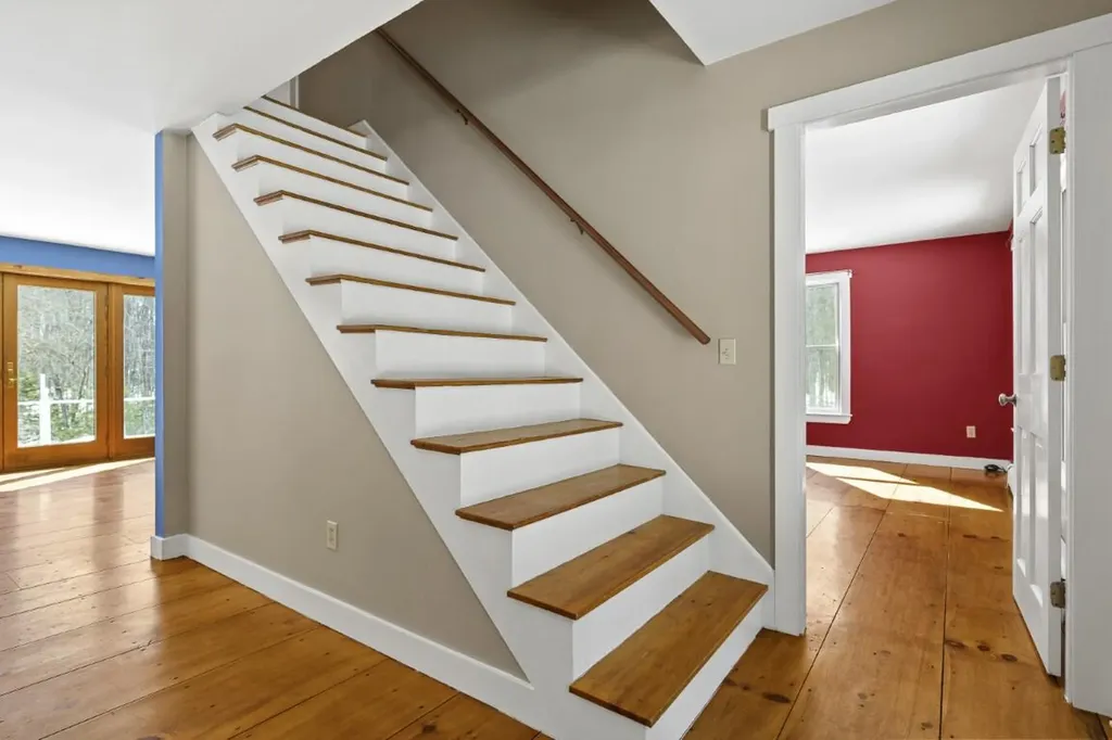 35 Old Farm Road Nobleboro ME 04555