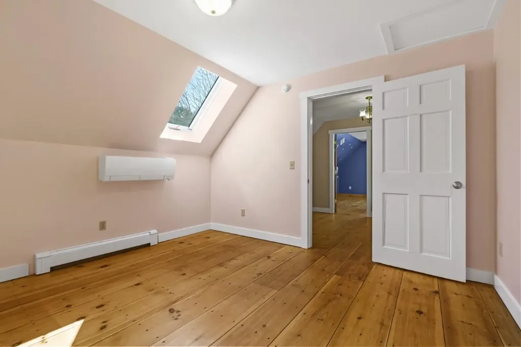 35 Old Farm Road Nobleboro ME 04555